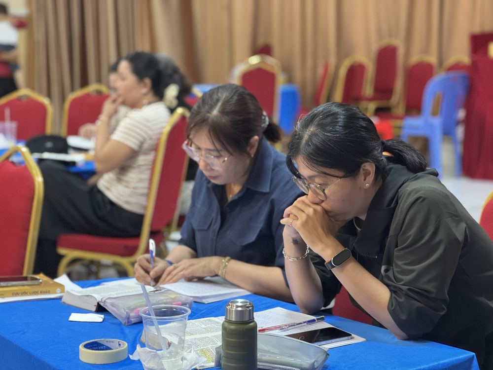 Students taking notes during the teaching