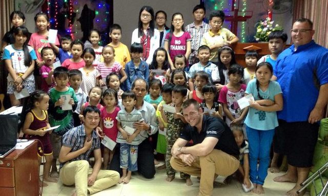 Photo from the report: 80 Scholarships in Binh Duong; 145 Scholarships in Ba To